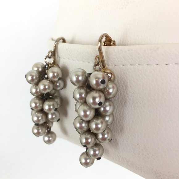 Vintage Pearl Cluster Dangle Clip On Earrings Collectable Estate Costume Jewelry - Picture 5 of 10